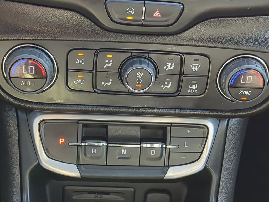 Used 2024 GMC Terrain SLT image 24