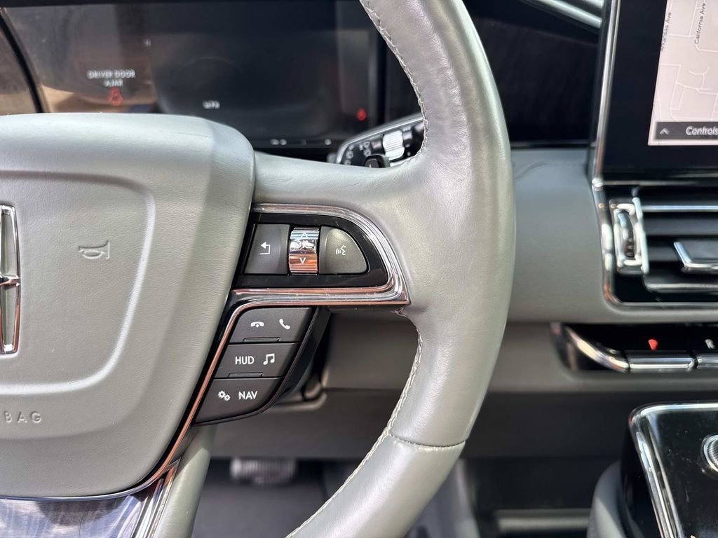 Used 2020 Lincoln Navigator Reserve w/ Luxury Package image 25