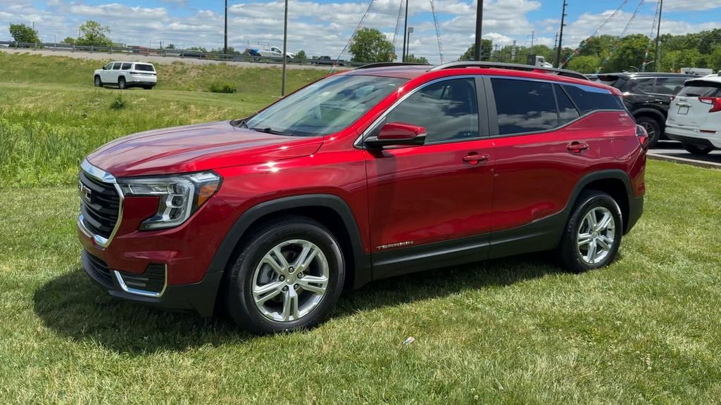 Used 2022 GMC Terrain SLE w/ Driver Convenience Package FWD video 3