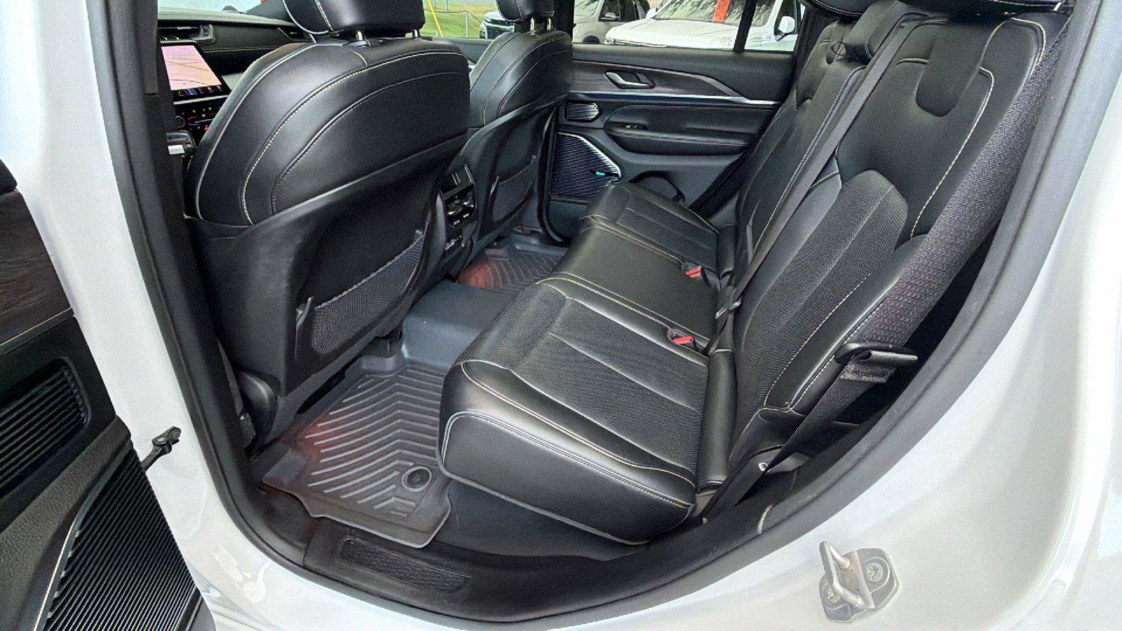 Used 2023 Jeep Grand Cherokee Overland RWD image 25
