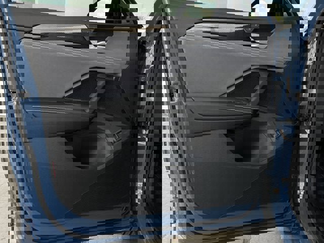 New 2025 Volkswagen Tiguan SE image 9