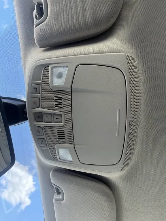 Used 2020 Ford Fusion SE FWD image 22
