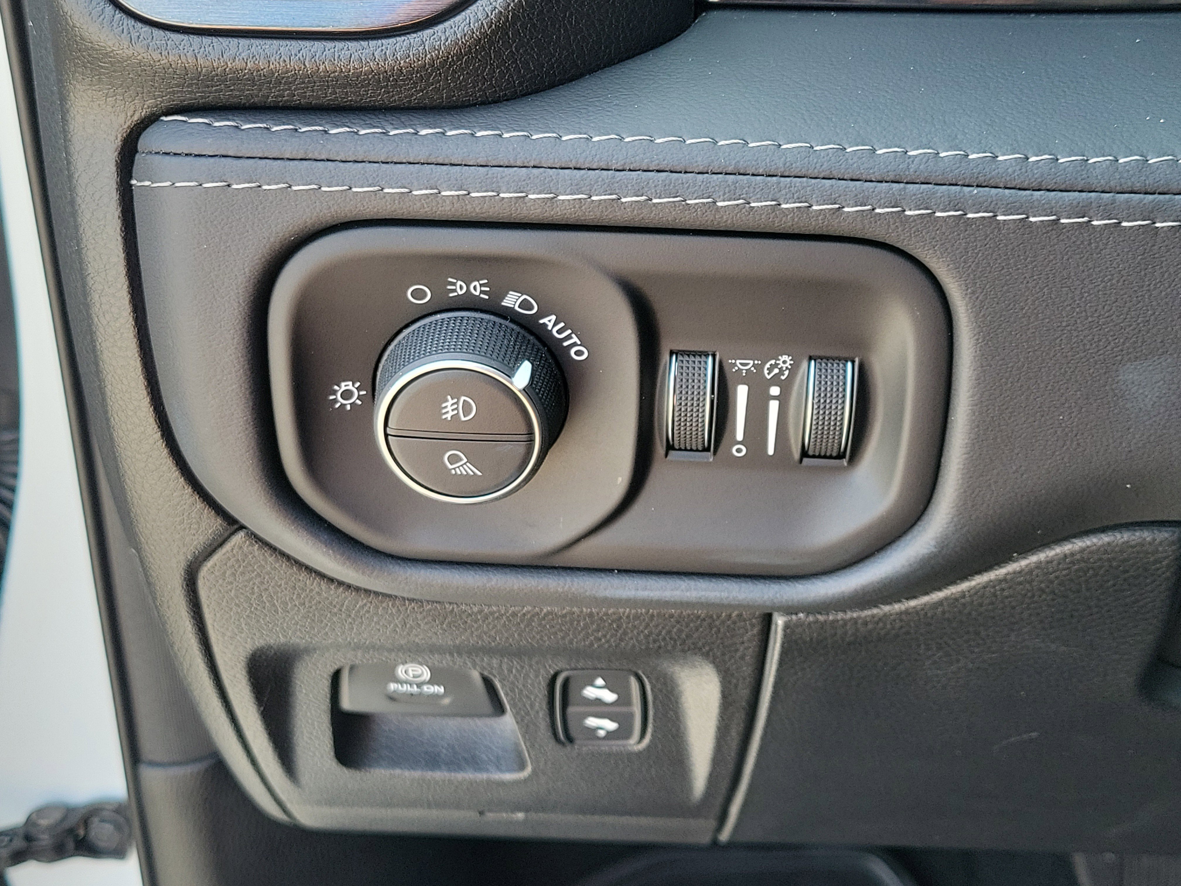 Used 2022 RAM 1500 Limited image 26