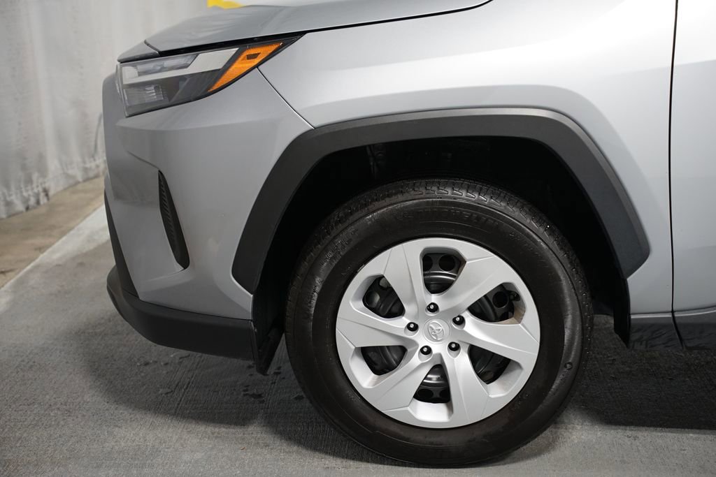 Certified 2025 Toyota RAV4 LE AWD/4WD image 5