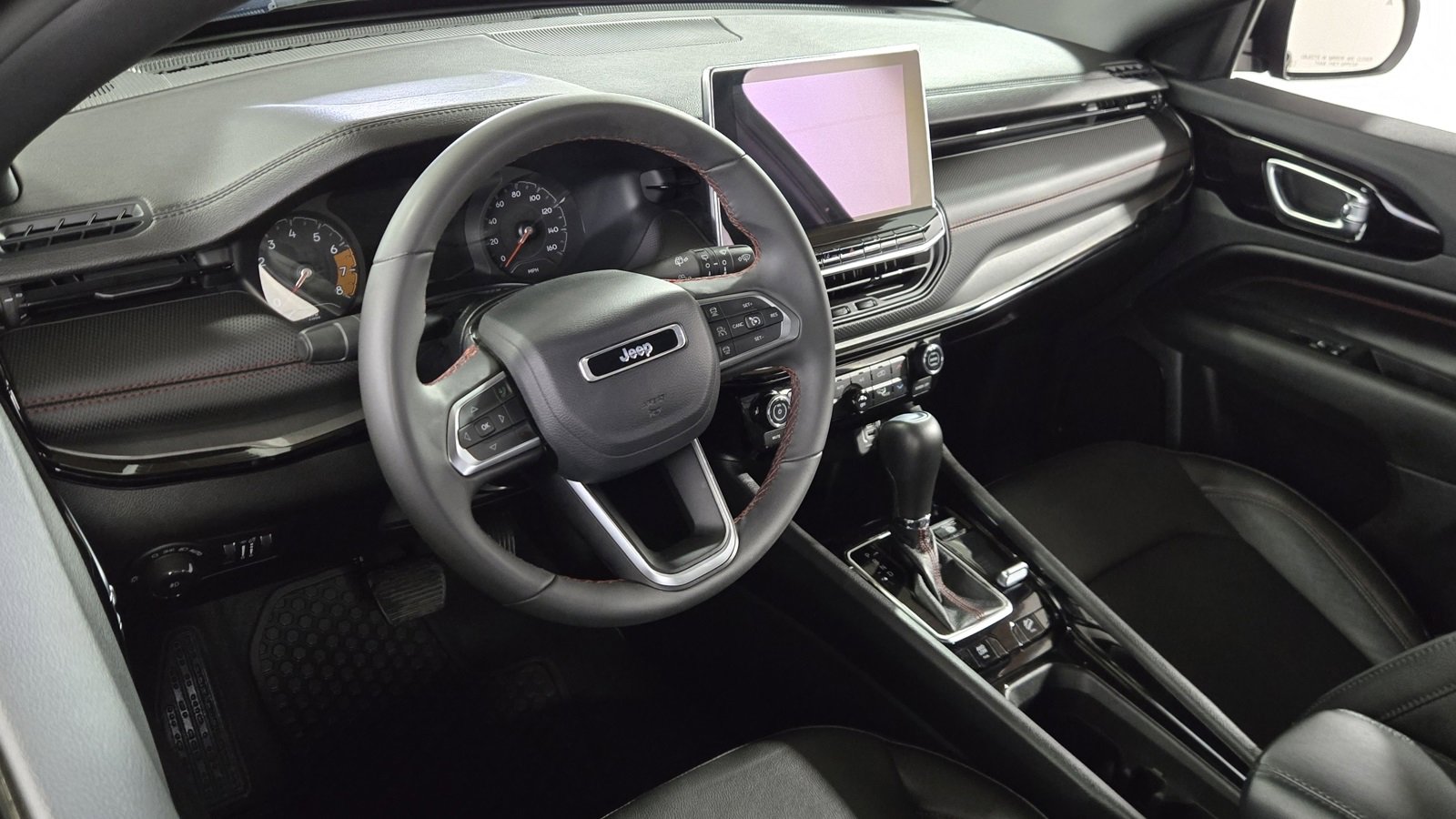 Used 2024 Jeep Compass Trailhawk image 9