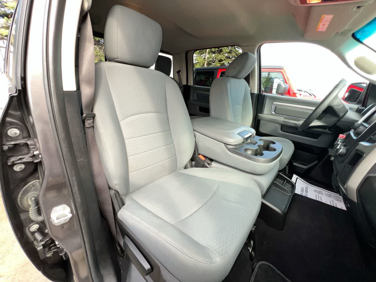 Used 2019 RAM 1500 Classic SLT AWD/4WD image 28