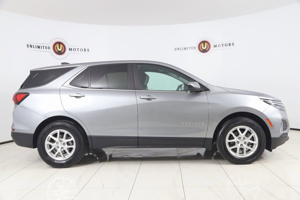 Used 2023 Chevrolet Equinox LT image 2