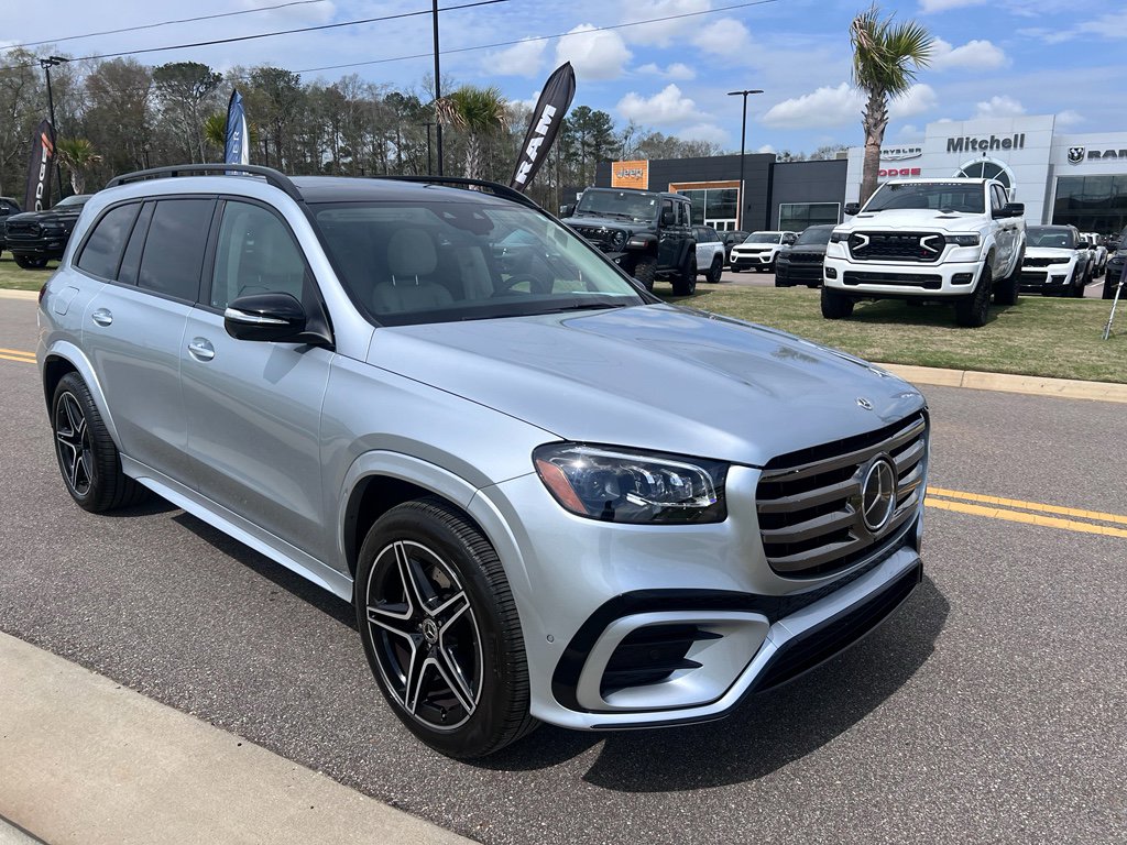 Used 2025 Mercedes-Benz GLS 450 4MATIC image 4