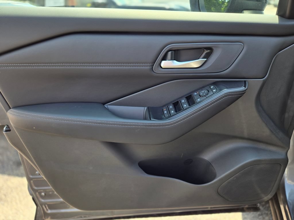 New 2026 Nissan Rogue Dark Armor FWD image 9