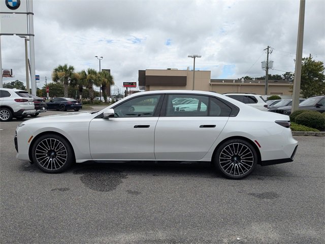 New 2025 BMW 740i image 8