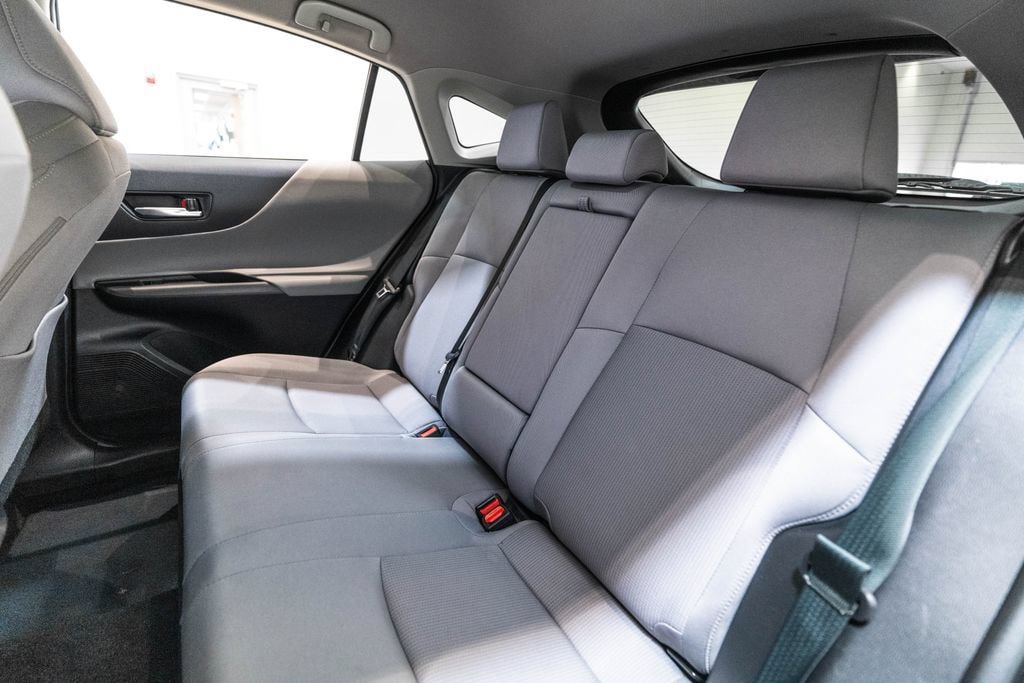 Used 2024 Toyota Venza LE AWD/4WD image 29