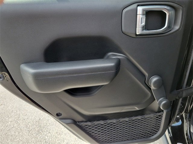 Used 2023 Jeep Gladiator Sport image 9