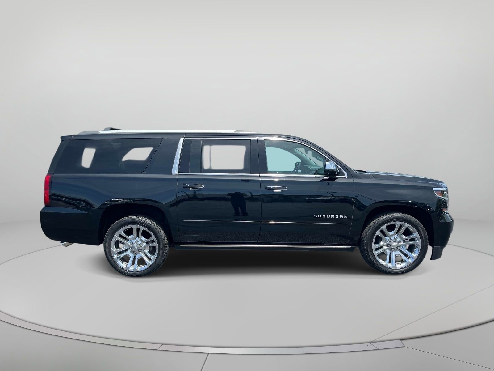 Used 2020 Chevrolet Suburban Premier w/ Premier Plus Edition AWD/4WD image 2