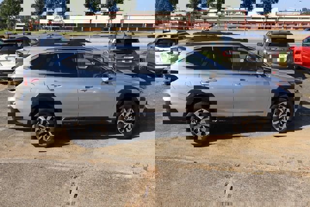 Certified 2025 Subaru Outback Premium image 9