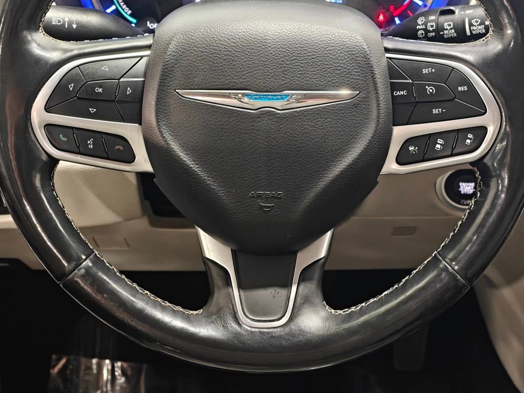 Used 2021 Chrysler Pacifica Touring-L image 5