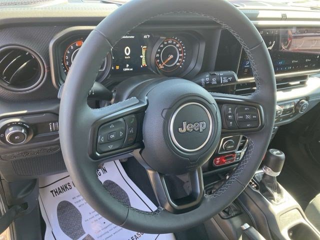 Certified 2025 Jeep Wrangler Unlimited Rubicon AWD/4WD image 16