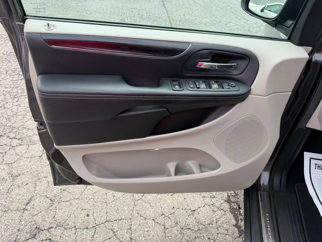 Used 2016 Dodge Grand Caravan SE FWD image 10