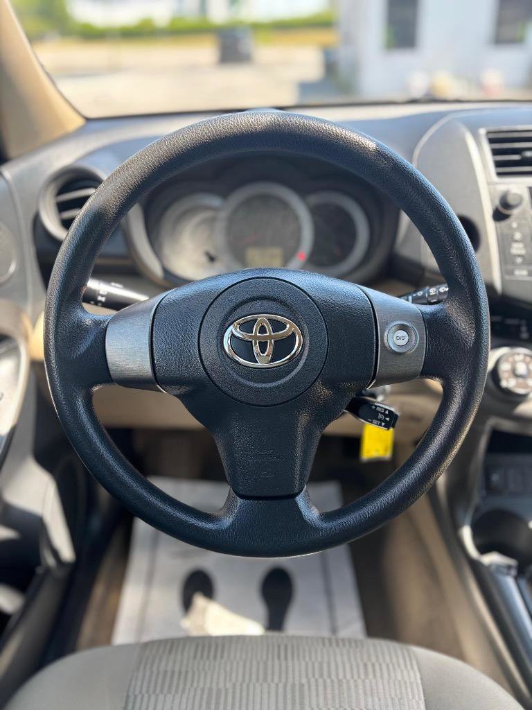 Used 2011 Toyota RAV4 4WD w/ Base L4 Extra Value Pkg image 18