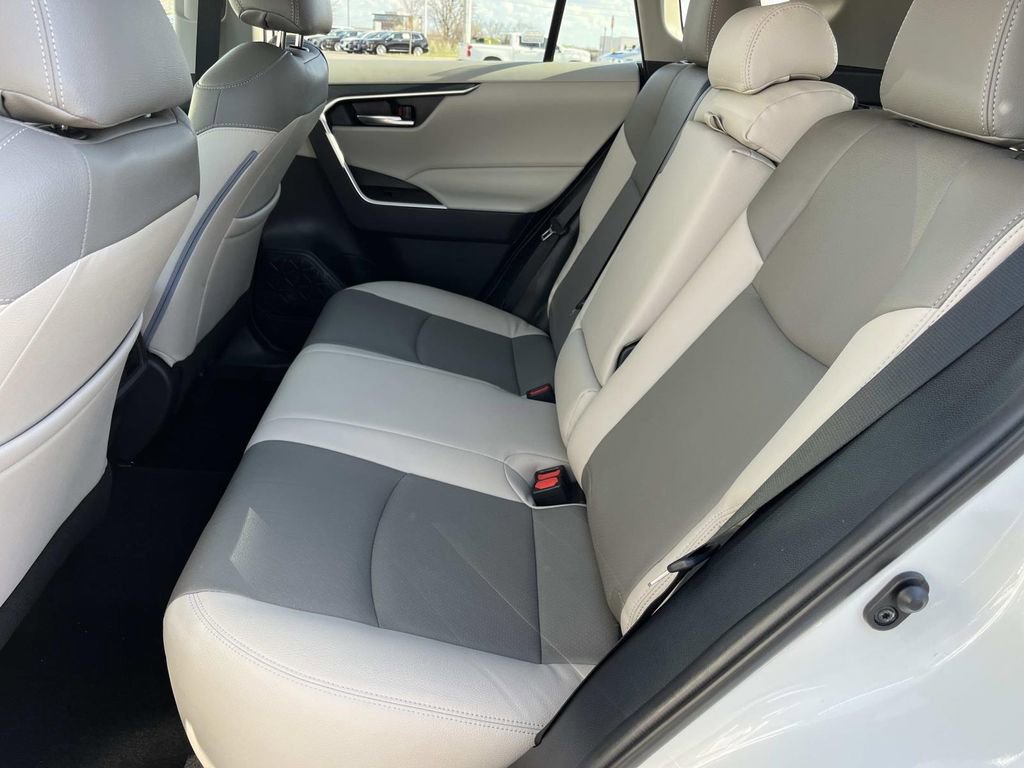 Used 2021 Toyota RAV4 XLE w/ Convenience Package image 19