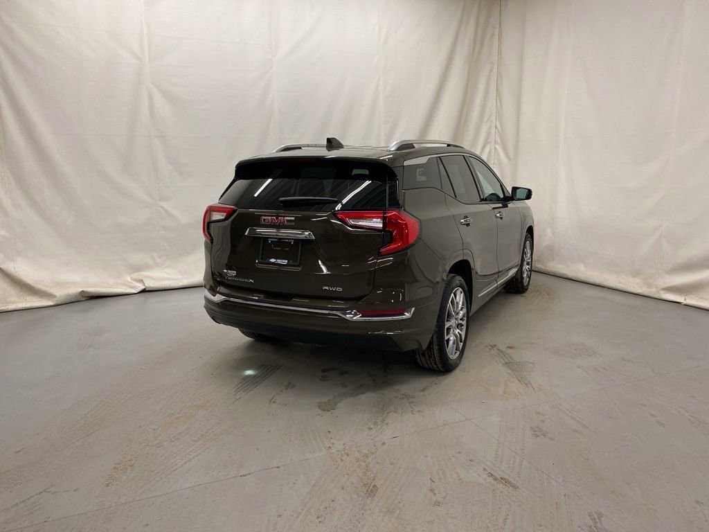 Used 2024 GMC Terrain Denali w/ Denali Premium Package image 6