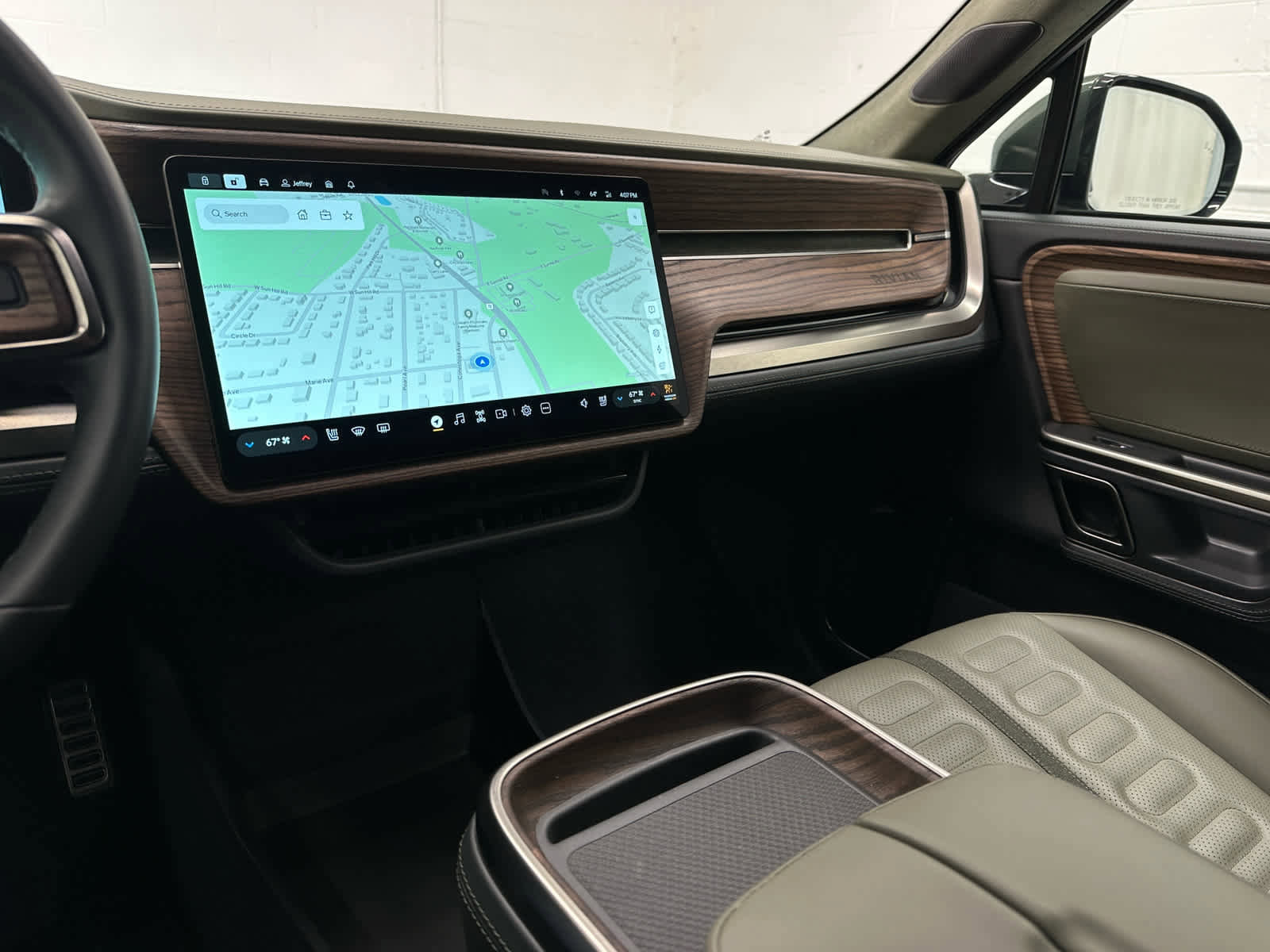 Used 2024 Rivian R1S Adventure image 30