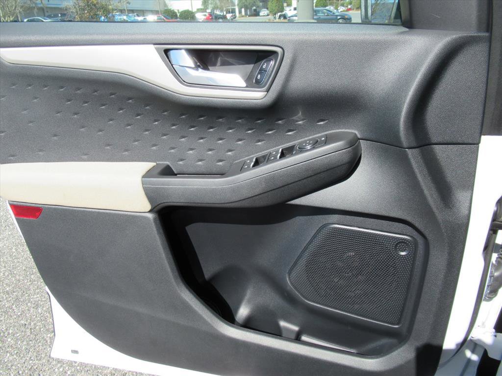 Used 2020 Ford Escape SE image 18