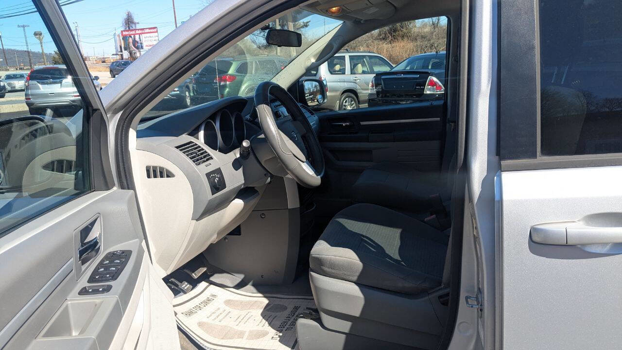 Used 2010 Dodge Grand Caravan SE w/ Climate Group FWD image 17