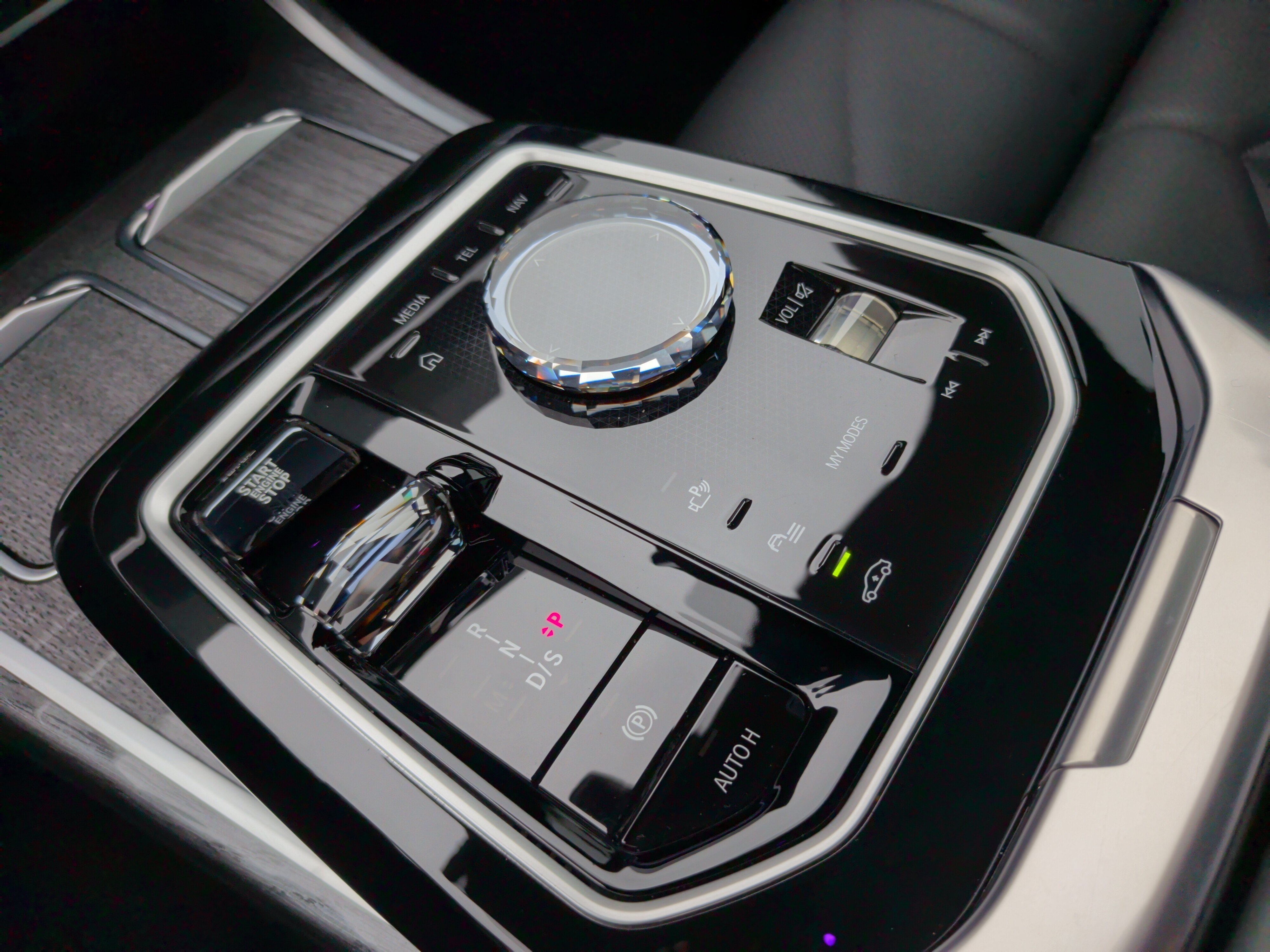 Used 2024 BMW 740i xDrive AWD/4WD image 17