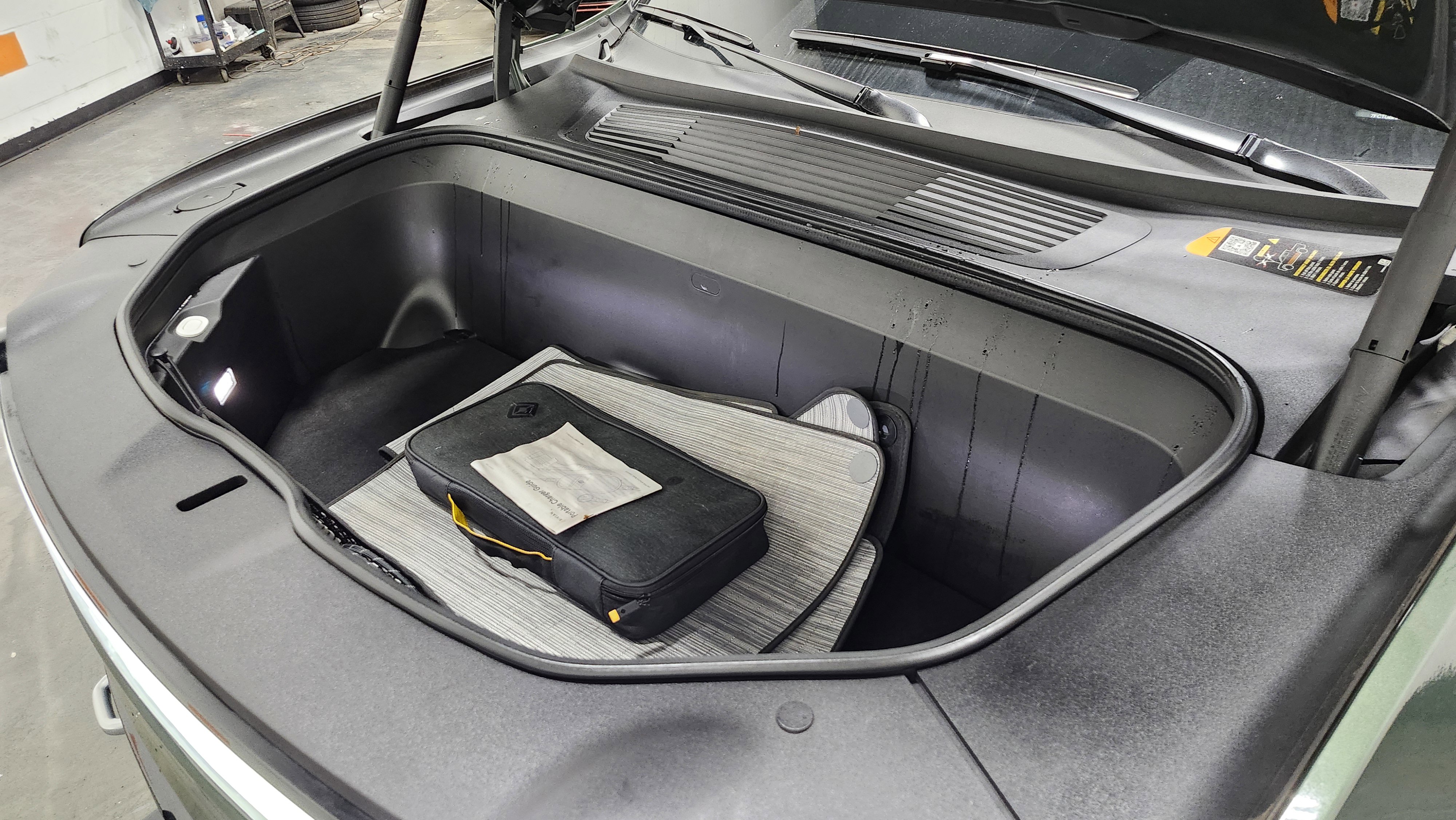 Used 2023 Rivian R1T Adventure image 13