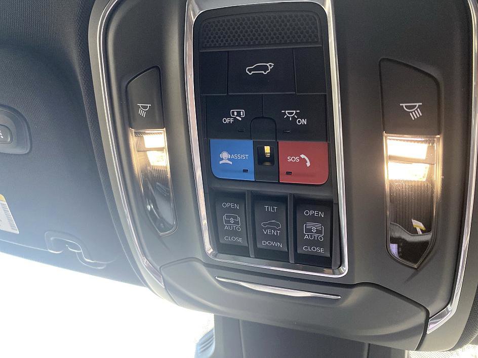 Used 2025 Jeep Wagoneer S Limited image 27