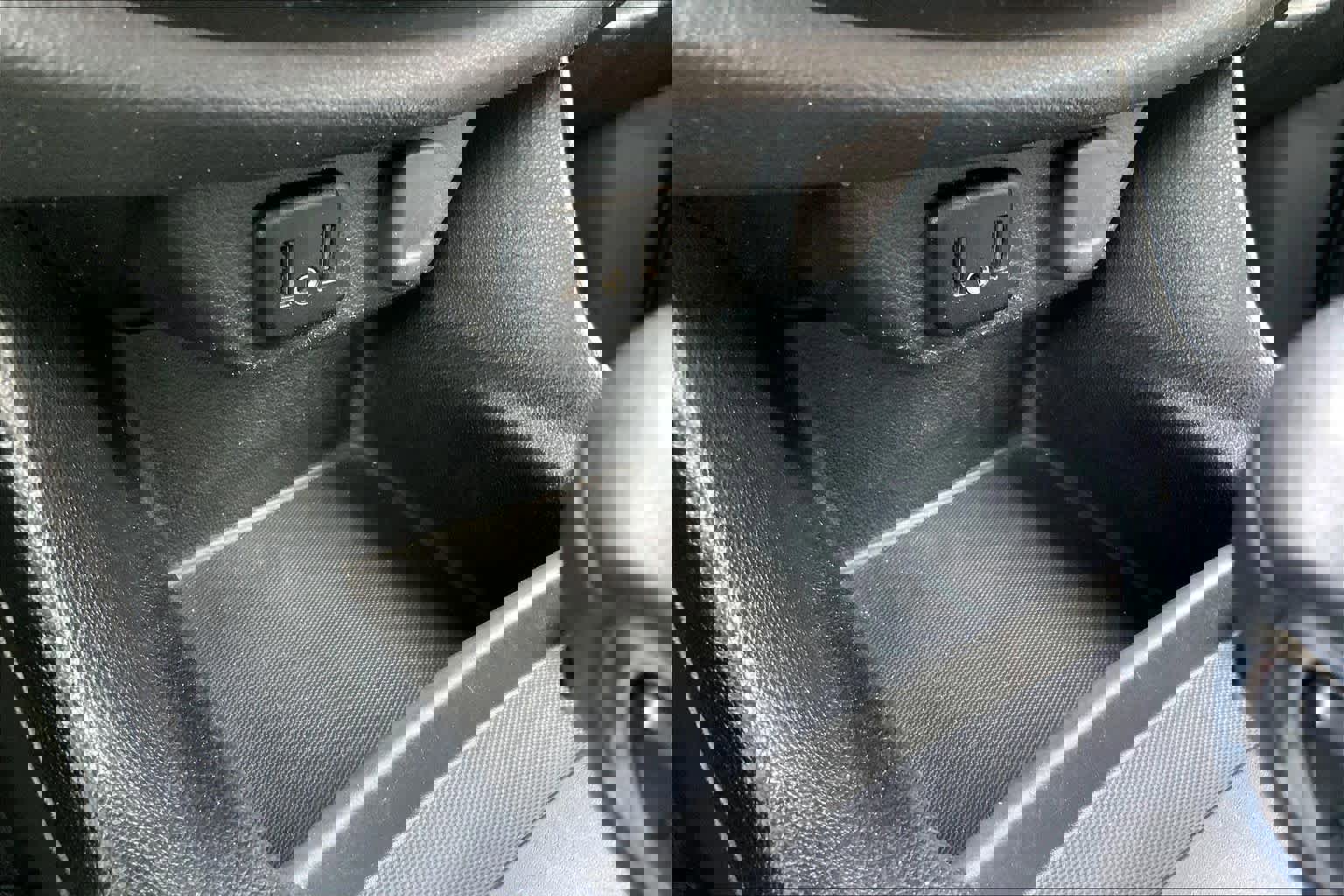 Used 2023 Chevrolet Traverse LS image 33