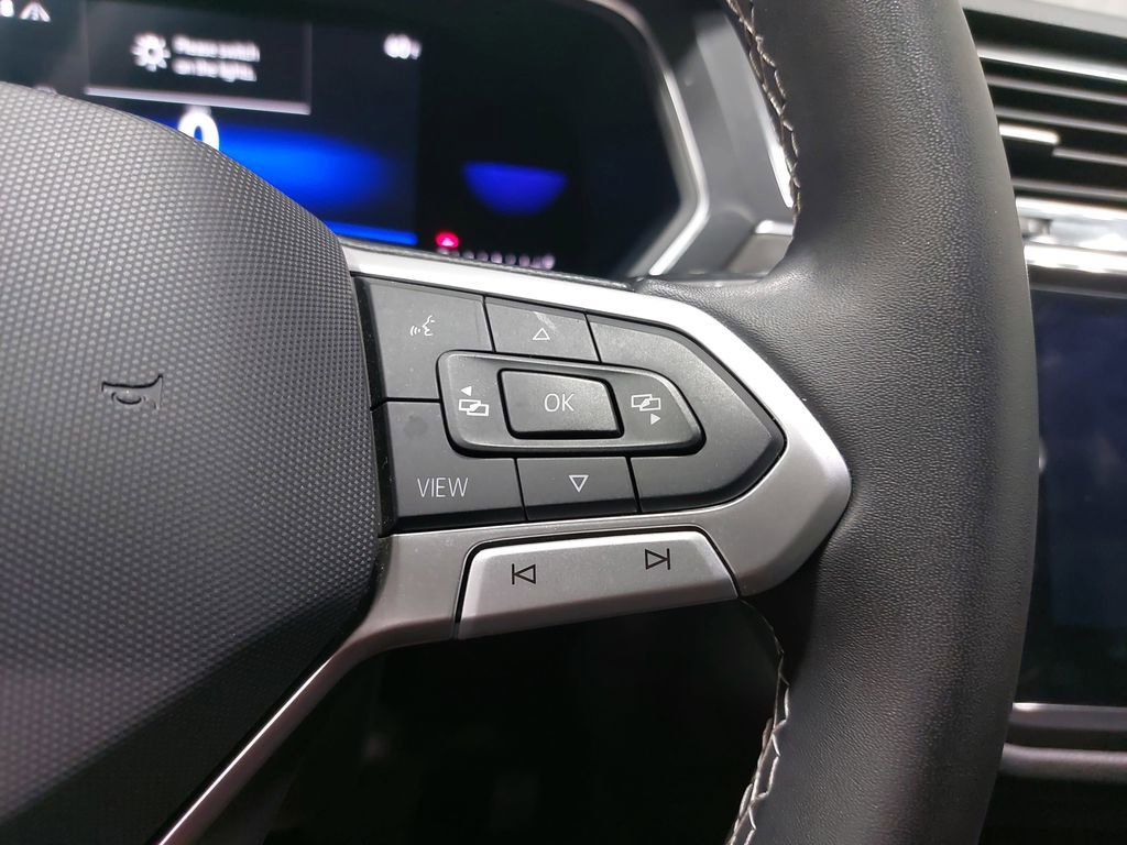 Used 2022 Volkswagen Tiguan SE image 17