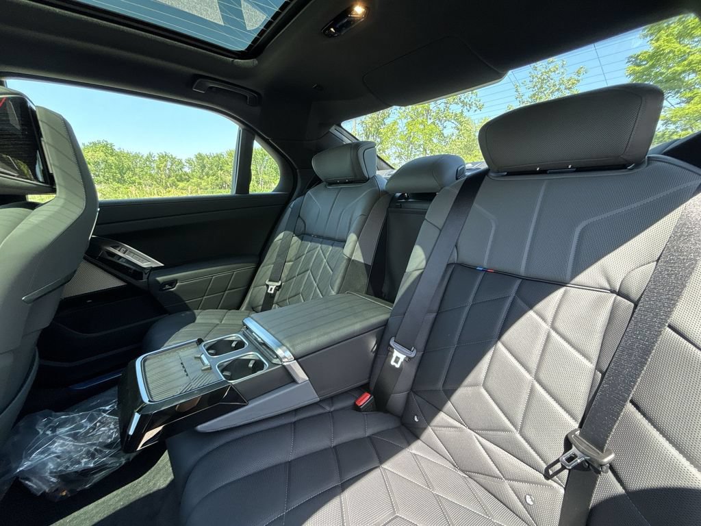 Used 2026 BMW 760i xDrive w/ Luxury Rear Seating Package AWD/4WD image 26