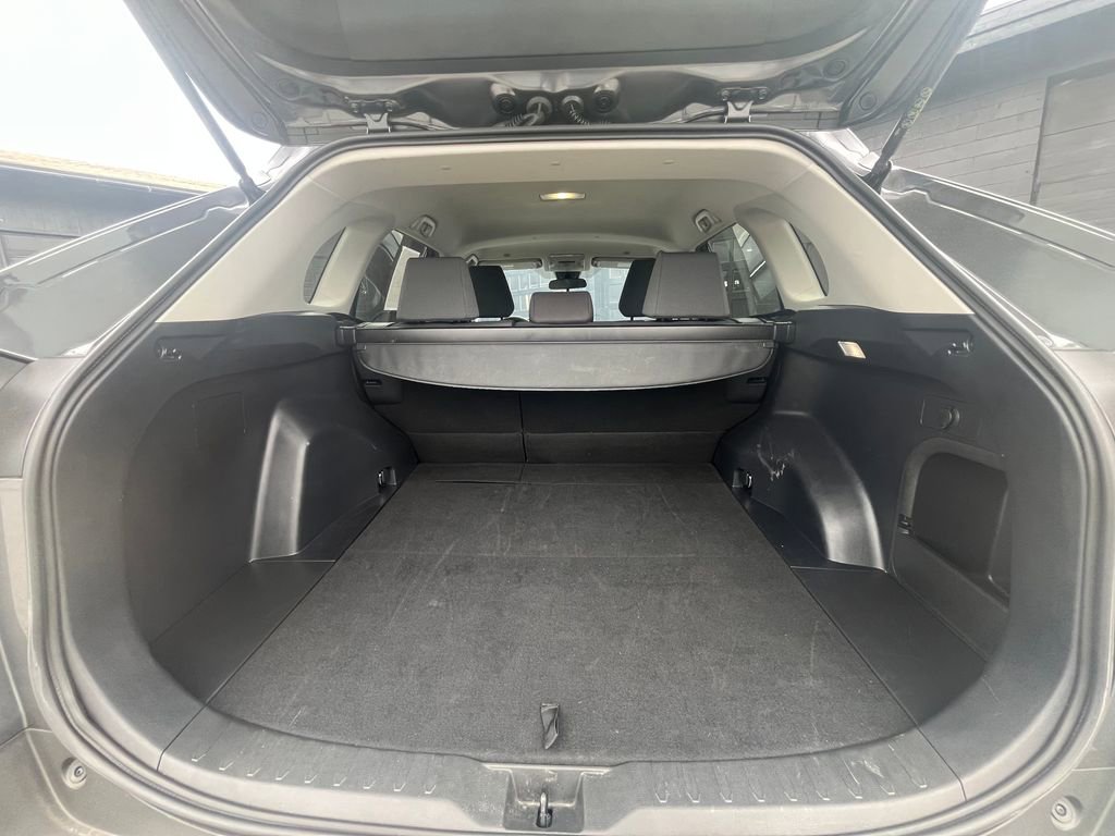 Used 2025 Toyota RAV4 XLE AWD/4WD image 13