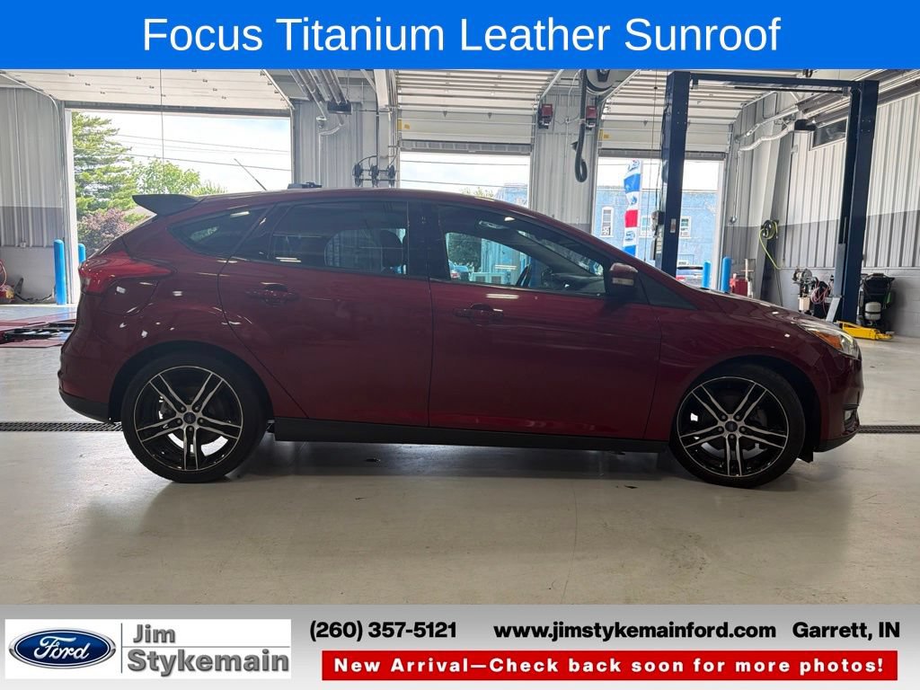 Used 2017 Ford Focus Titanium w/ Titanium Technology Package FWD image 9