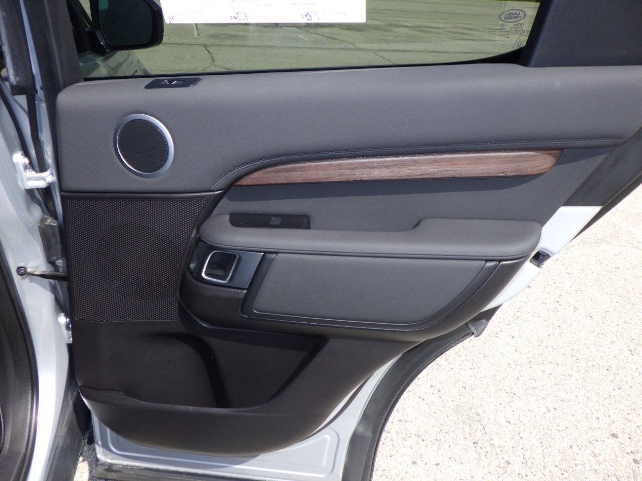 Used 2019 Land Rover Discovery HSE AWD/4WD image 18