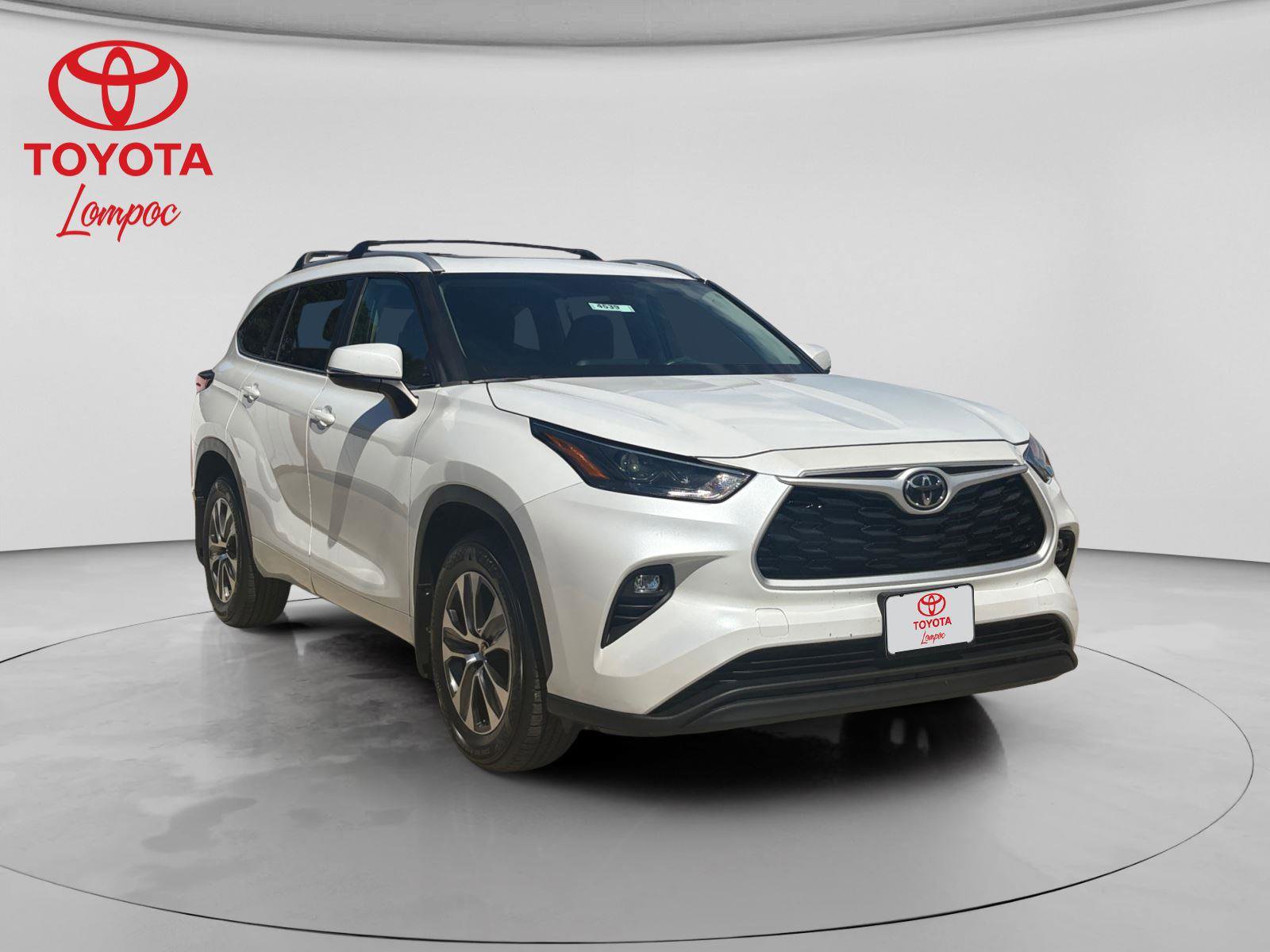 Used 2023 Toyota Highlander XLE image 3