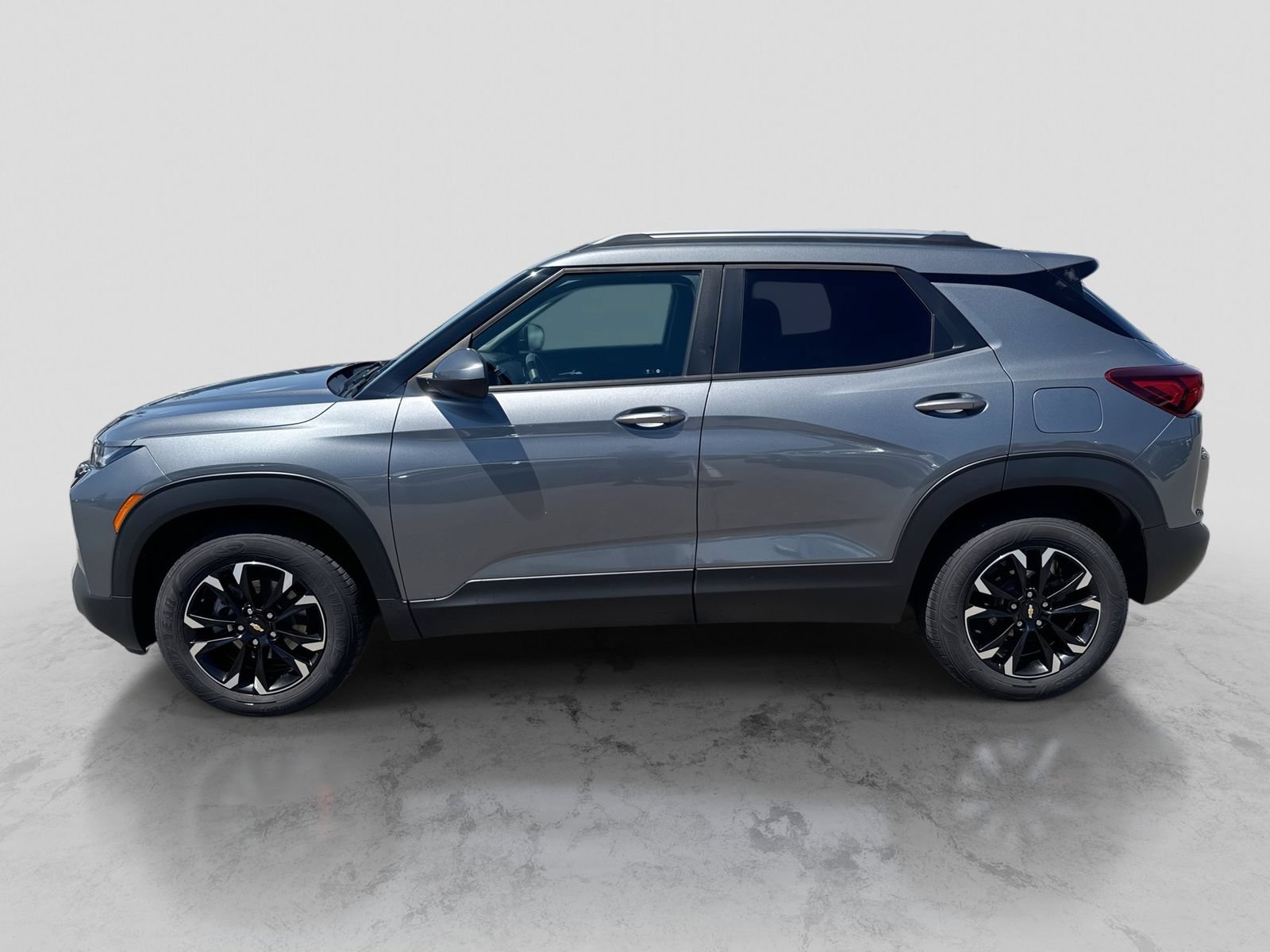 Used 2021 Chevrolet TrailBlazer LT w/ Driver Confidence Package AWD/4WD image 3