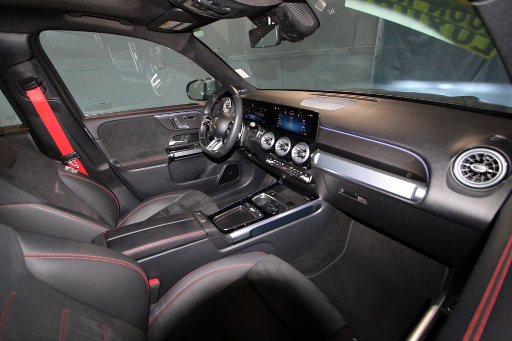 Used 2025 Mercedes-Benz GLB 35 AMG 4MATIC image 21
