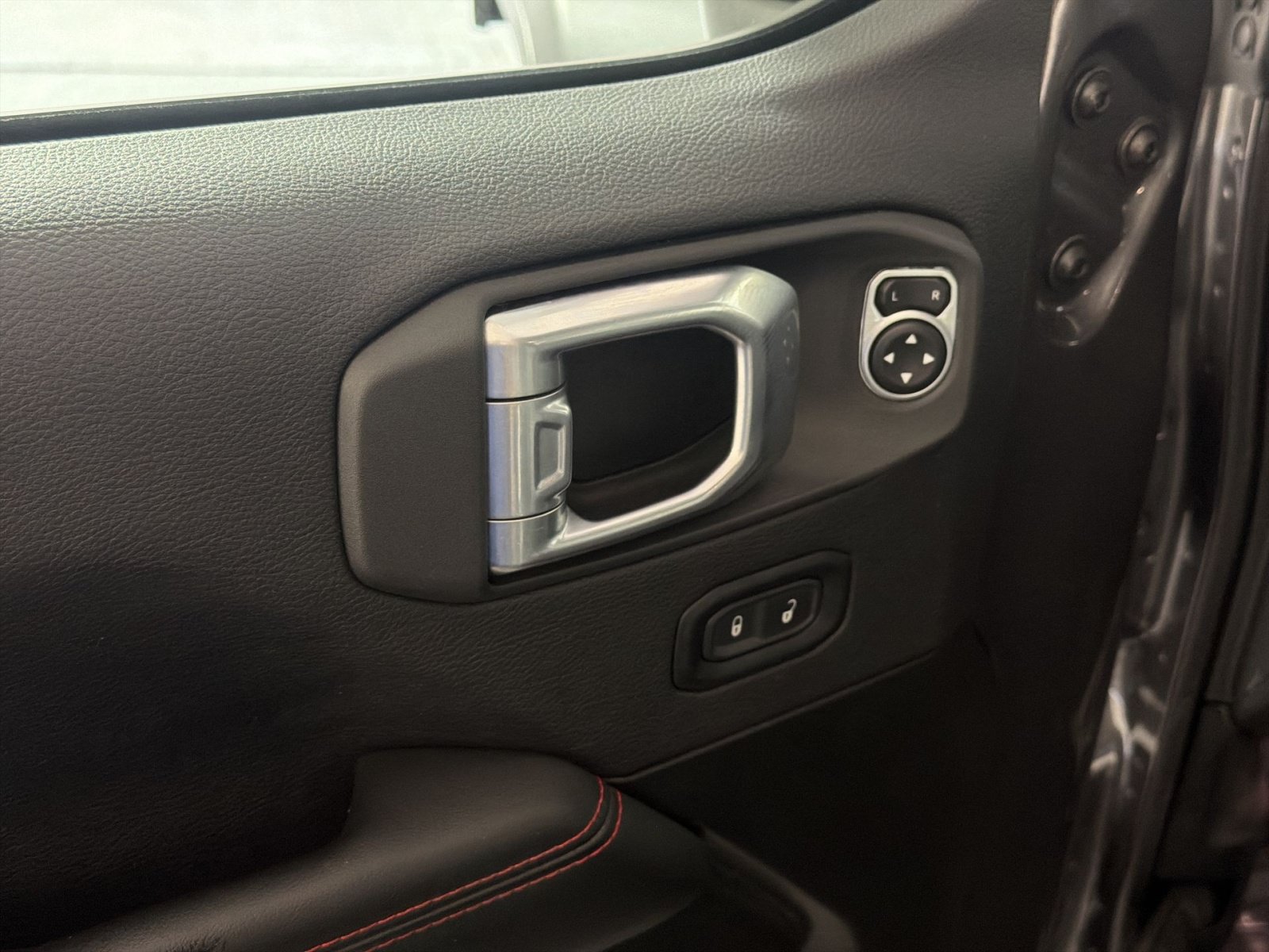 Used 2024 Jeep Wrangler Unlimited Rubicon w/ Safety Group AWD/4WD image 15