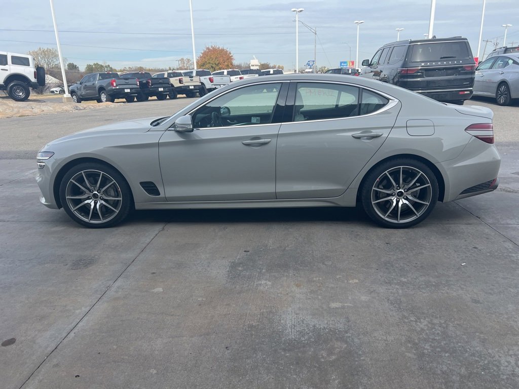 Used 2025 Genesis G70 2.5T image 8