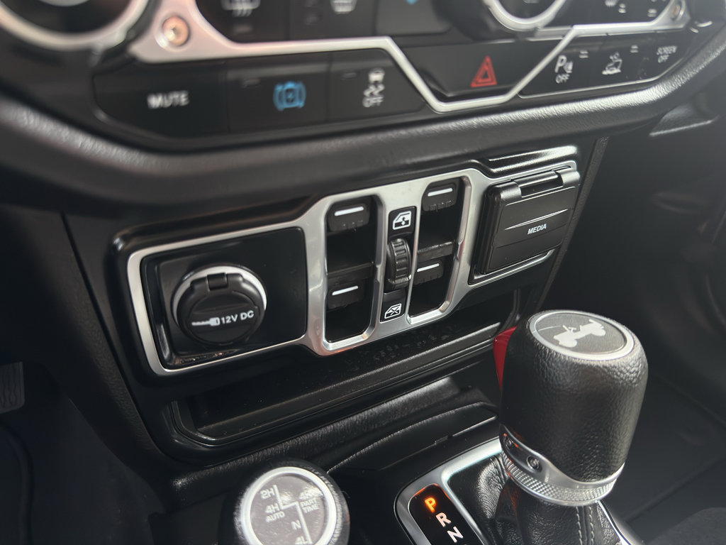 Used 2025 Jeep Wrangler Sahara w/ Safety Group image 19