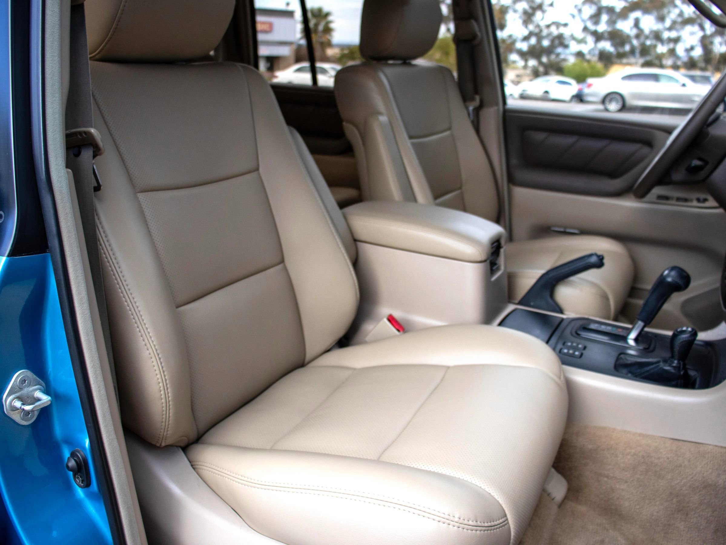 Used 2000 Toyota Land Cruiser AWD/4WD image 12