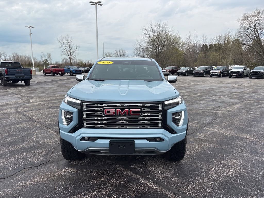 Used 2025 GMC Canyon Denali image 2