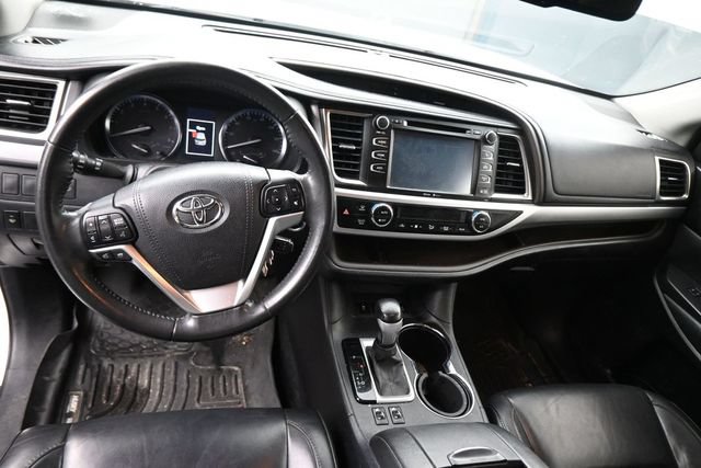 Used 2015 Toyota Highlander XLE AWD/4WD image 23