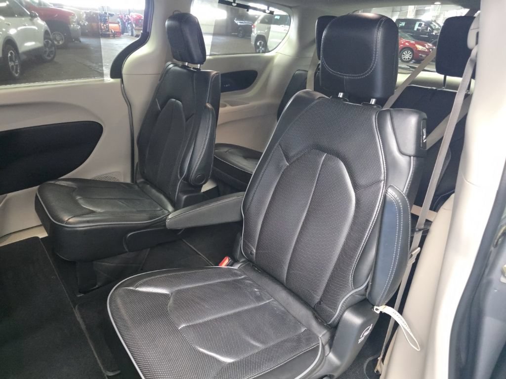 Used 2020 Chrysler Pacifica Limited FWD image 21