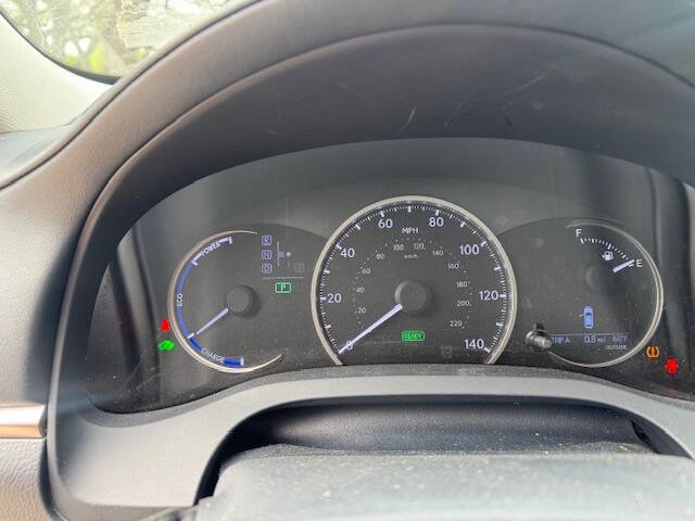 Used 2014 Lexus CT 200h image 30
