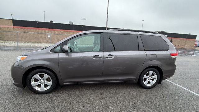 Used 2011 Toyota Sienna LE w/ Towing Pkg image 3