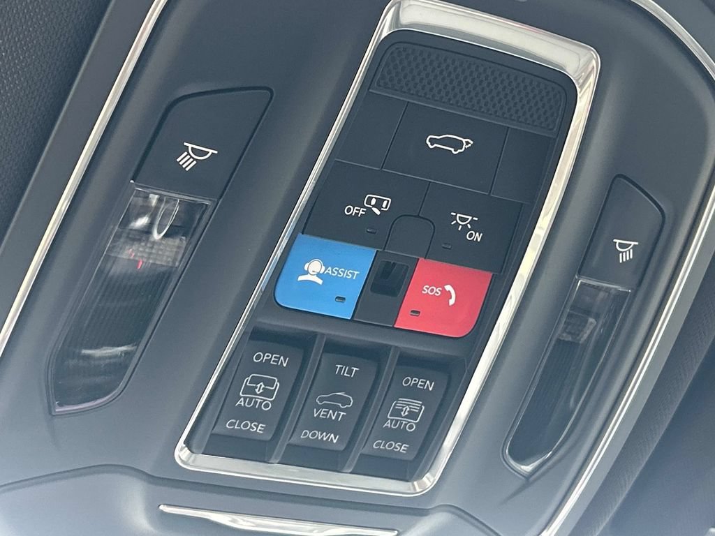 Used 2025 Jeep Grand Cherokee Limited AWD/4WD image 33