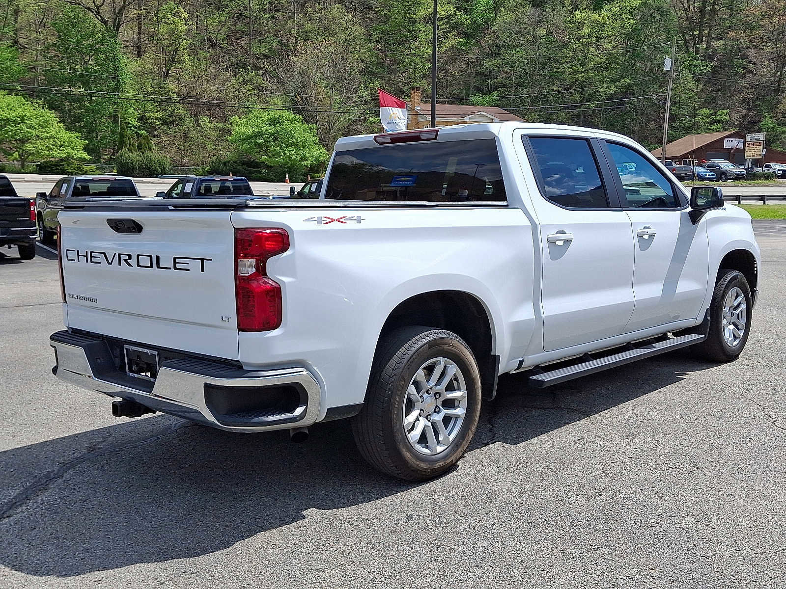 Used 2023 Chevrolet Silverado 1500 LT AWD/4WD image 6